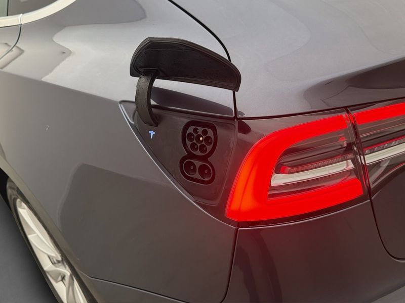 Tesla Model 3 bild 33