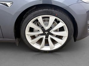 Tesla Model 3 bild 32