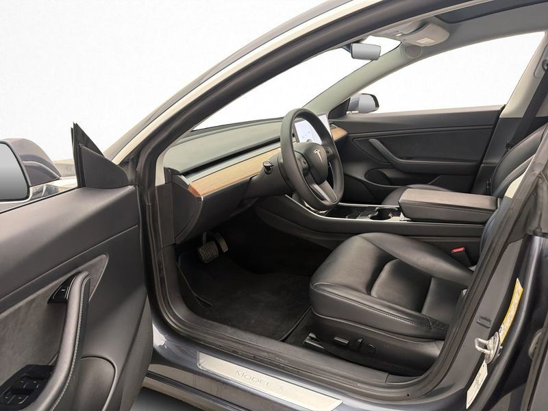 Tesla Model 3 bild 10