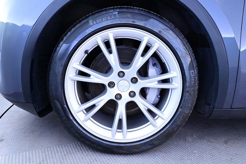 Tesla Model Y bild 27