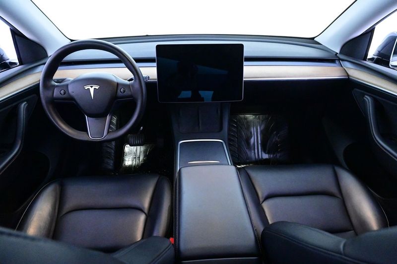 Tesla Model Y bild 6