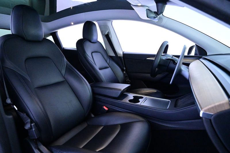 Tesla Model Y bild 12