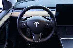 Tesla Model Y bild 7
