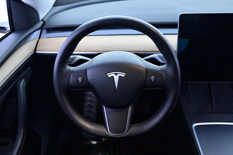 Tesla Model Y bild 7