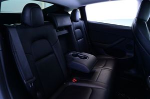 Tesla Model Y bild 25