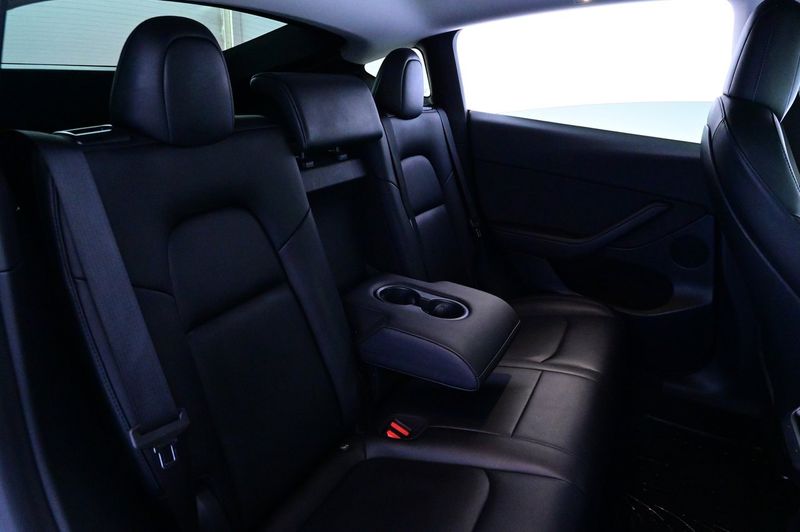 Tesla Model Y bild 25