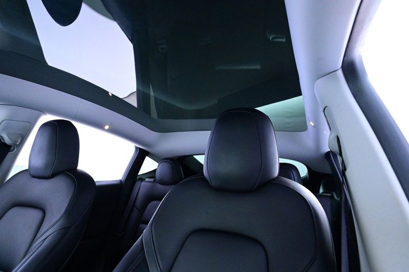 Tesla Model Y bild 24