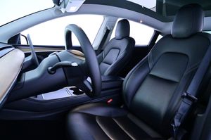 Tesla Model Y bild 9