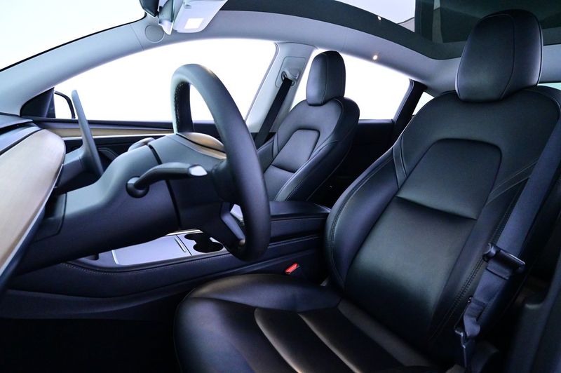 Tesla Model Y bild 9