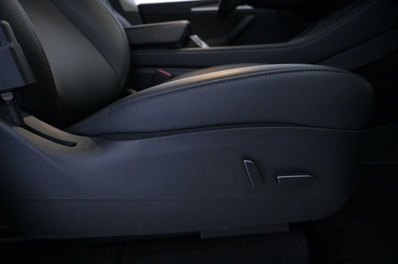 Tesla Model Y bild 13