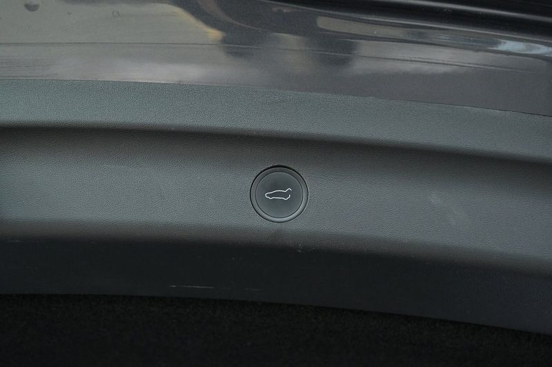 Tesla Model Y bild 25