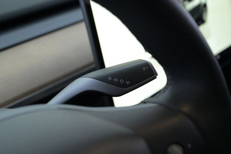 Tesla Model Y bild 8