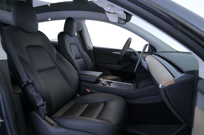 Tesla Model Y bild 12