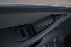 Tesla Model Y bild 10