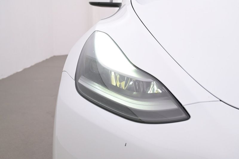 Tesla Model Y bild 26