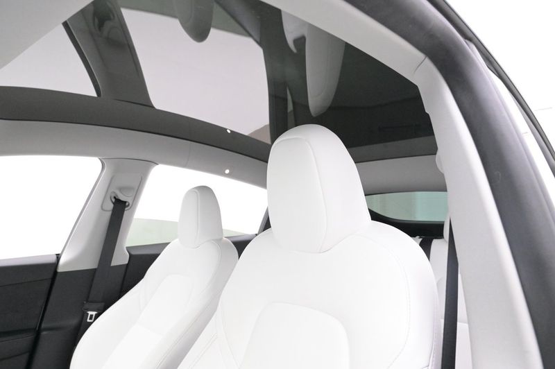 Tesla Model Y bild 19