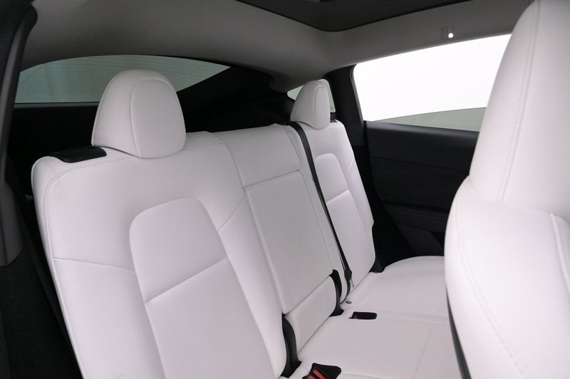 Tesla Model Y bild 20