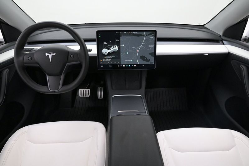 Tesla Model Y bild 6