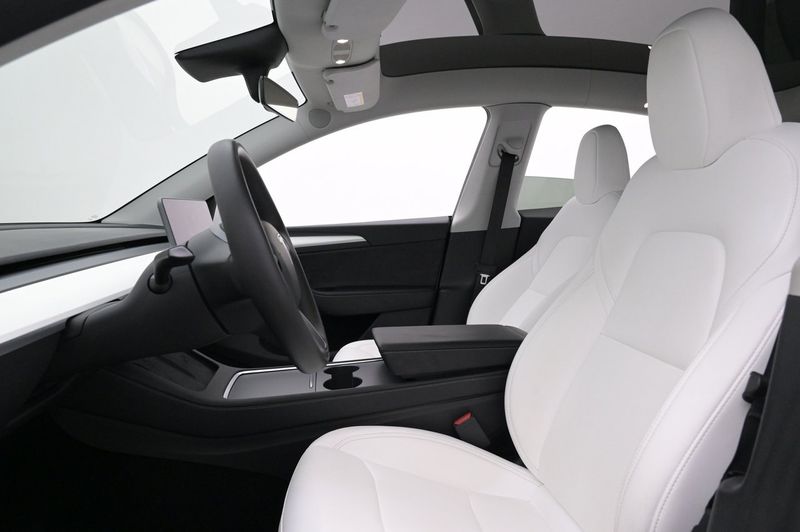 Tesla Model Y bild 8