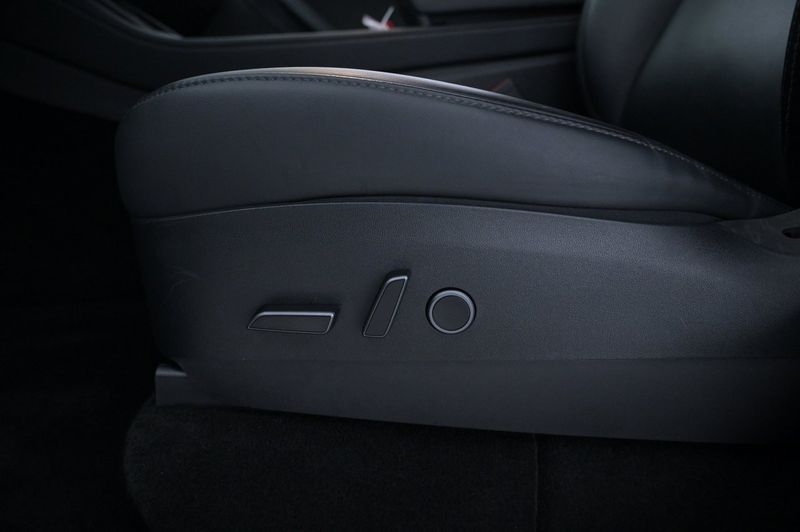 Tesla Model Y bild 11
