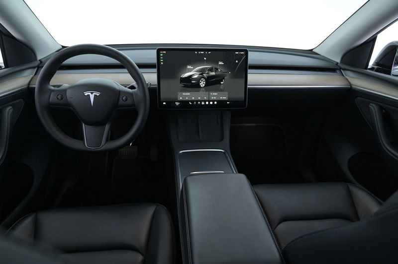 Tesla Model Y bild 6