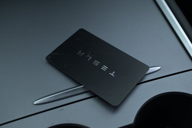 Tesla Model Y bild 24