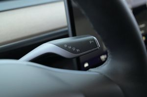 Tesla Model Y bild 8