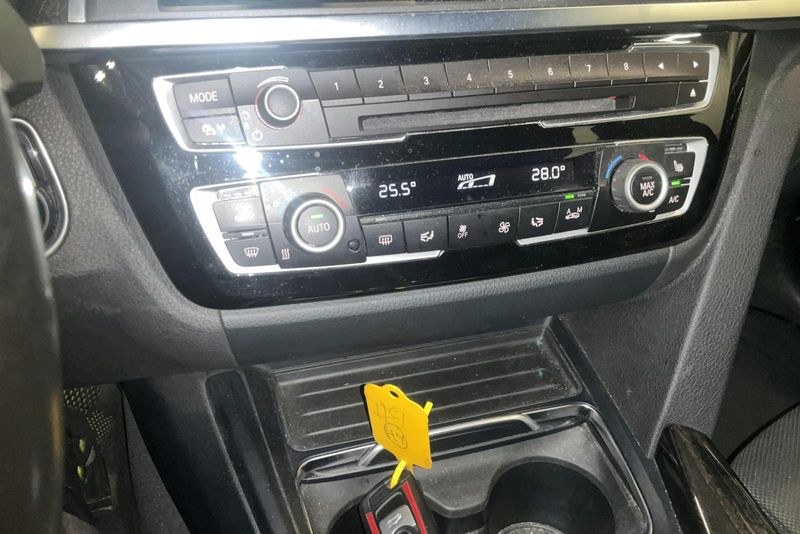 BMW 320 bild 14