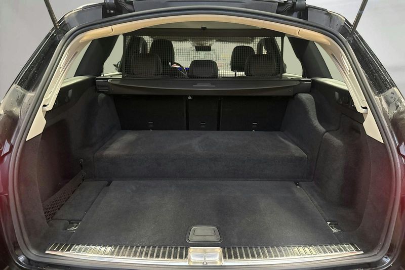Mercedes E300 bild 9