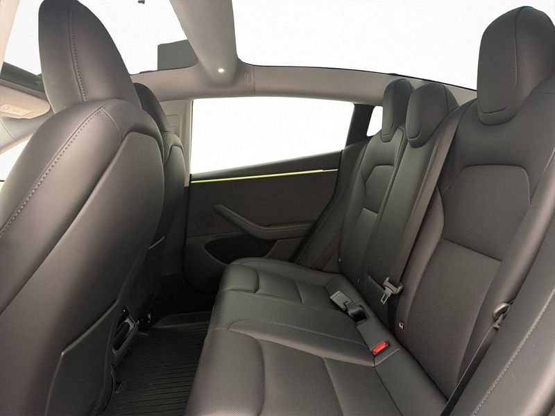 Tesla Model 3 bild 28