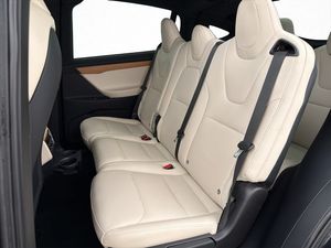 Tesla Model X bild 29