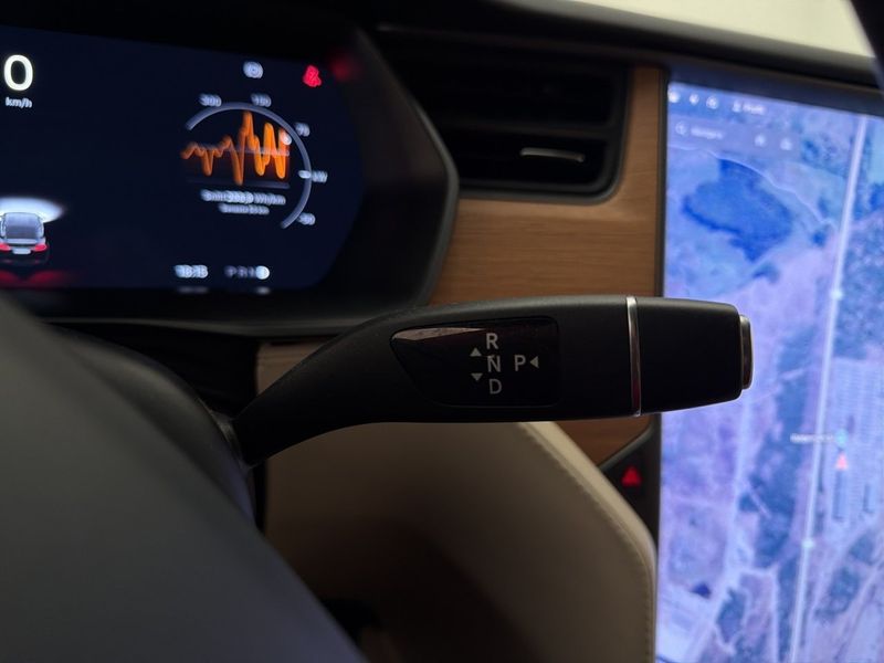 Tesla Model X bild 18