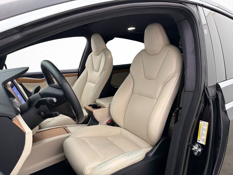 Tesla Model X bild 12