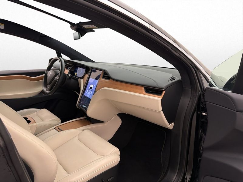 Tesla Model X bild 28