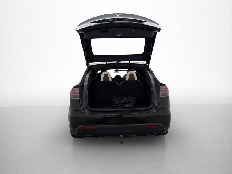 Tesla Model X bild 31