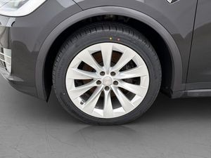 Tesla Model X bild 33