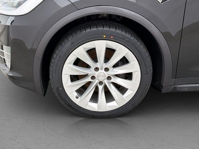 Tesla Model X bild 33