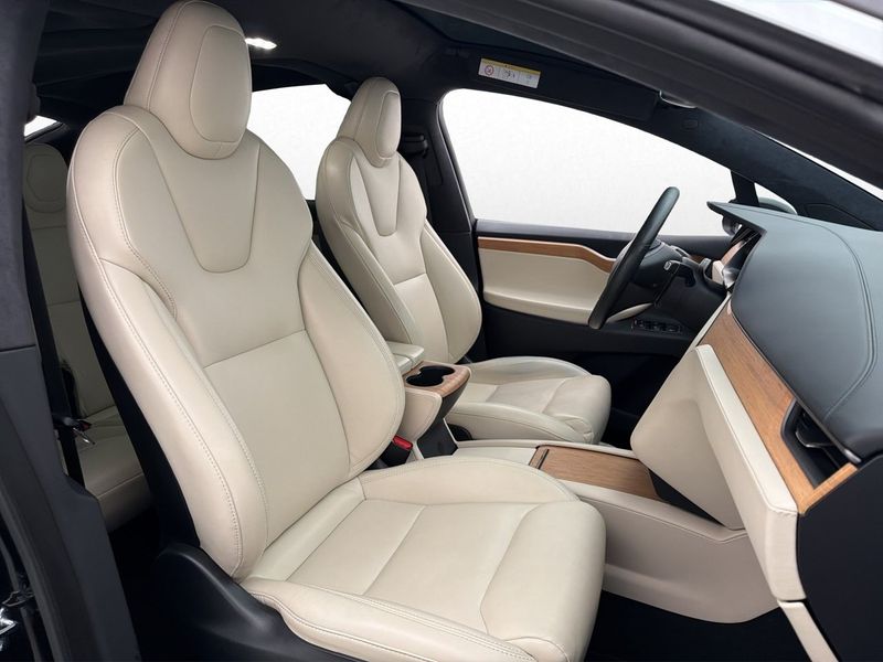 Tesla Model X bild 27