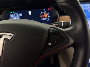 Tesla Model X bild 17