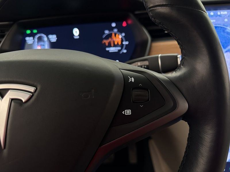 Tesla Model X bild 17