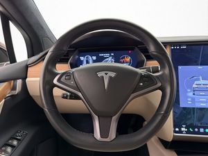 Tesla Model X bild 13