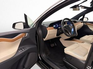 Tesla Model X bild 11