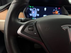 Tesla Model X bild 15