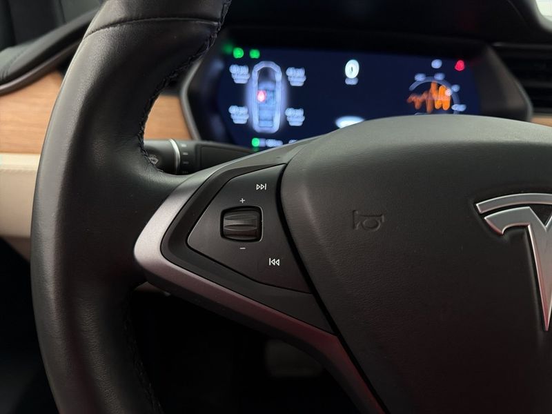 Tesla Model X bild 15