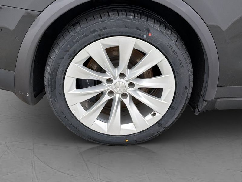 Tesla Model X bild 35