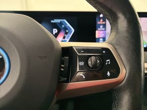 BMW iX bild 19