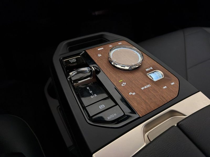 BMW iX bild 25