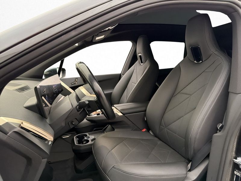 BMW iX bild 12