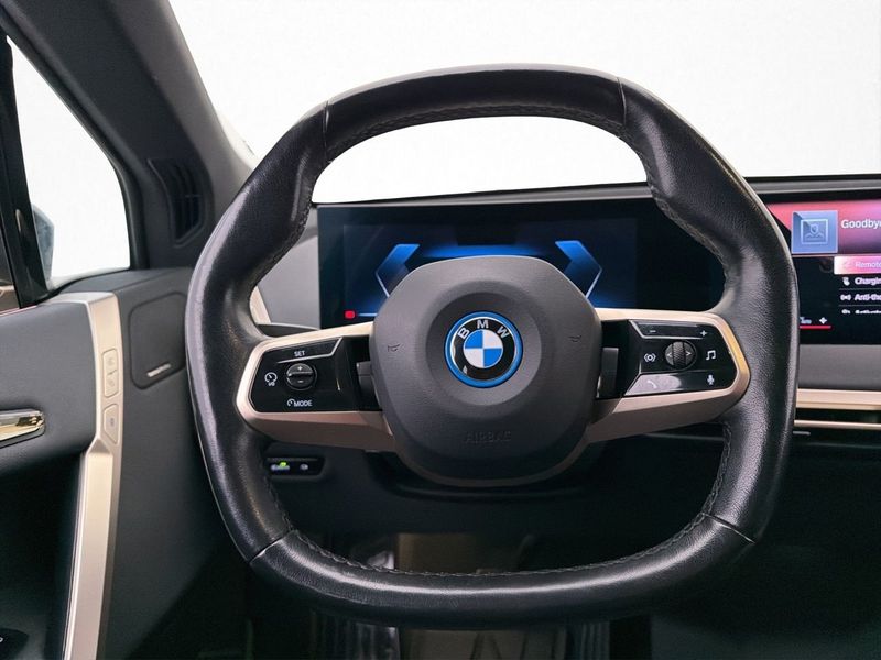BMW iX bild 16
