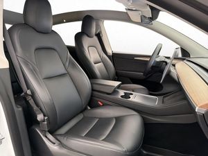Tesla Model Y bild 27